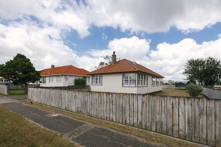 Photo of property in 24 Thames Street, Roslyn, Palmerston North, 4414
