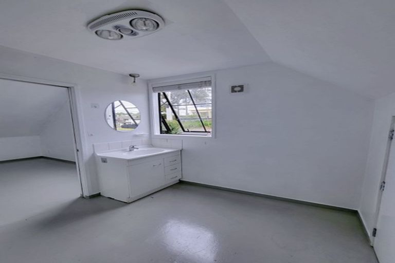 Photo of property in 1/17 Sandown Road, Rothesay Bay, Auckland, 0630