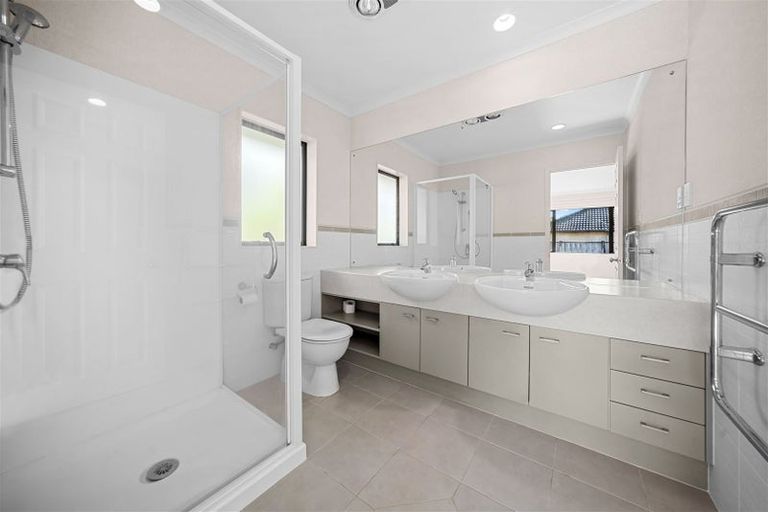 Photo of property in 8 Pennygale Close, Flat Bush, Auckland, 2016