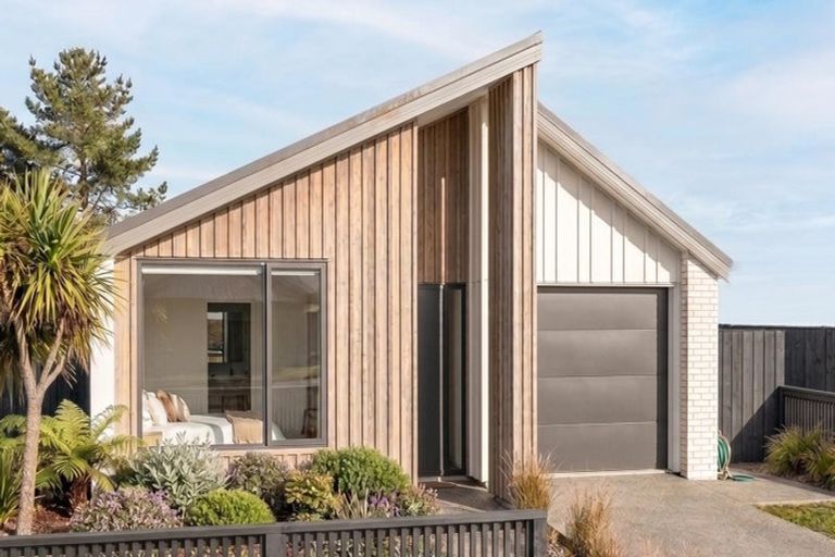 Photo of property in 18 Windward Avenue, Port Whangarei, 0110