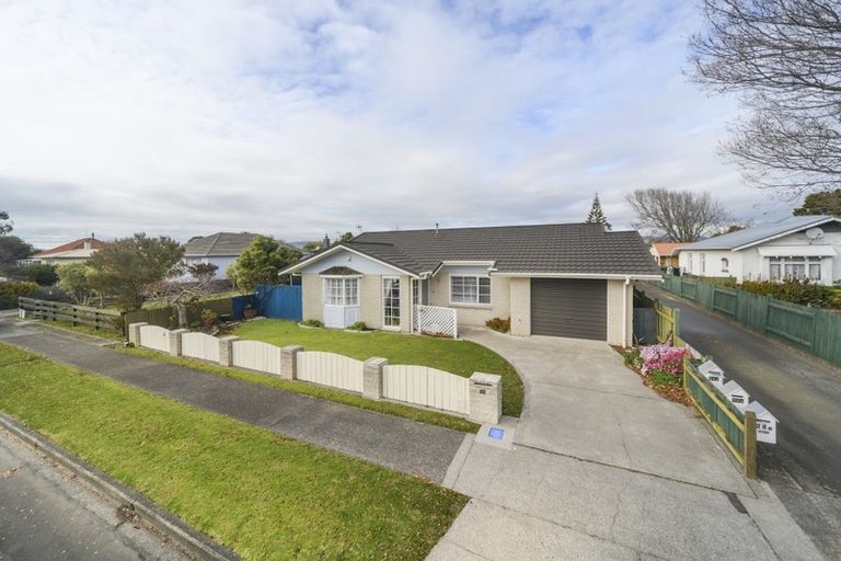 Photo of property in 24 Haydon Street, Roslyn, Palmerston North, 4414