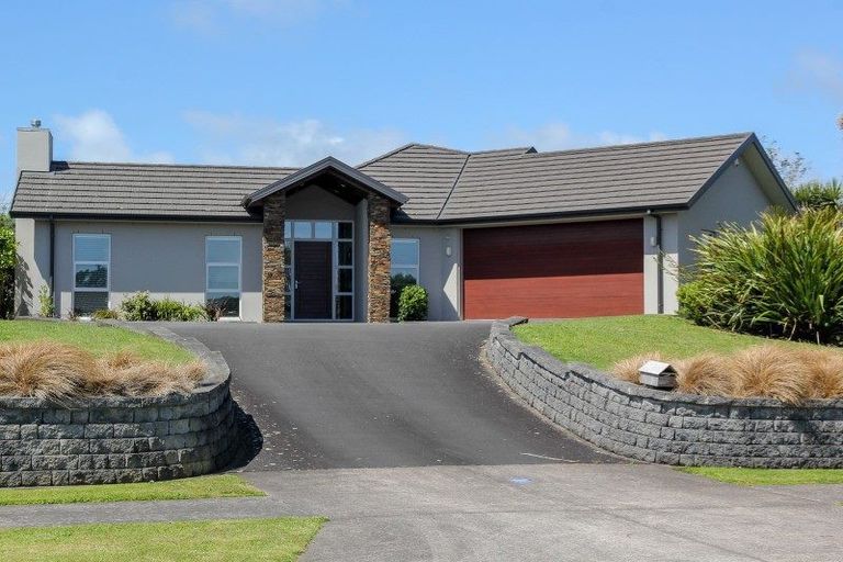 Photo of property in 4 Links Drive, Waiwhakaiho, New Plymouth, 4312