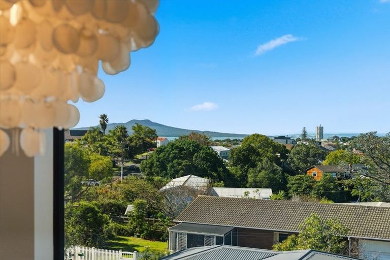 Photo of property in 8 Stanley Avenue, Milford, Auckland, 0620