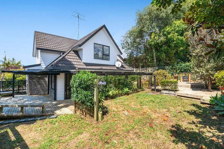 Photo of property in 1/1 Tern Place, Unsworth Heights, Auckland, 0632