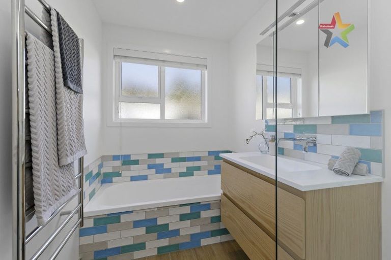 Photo of property in 139 Major Drive, Kelson, Lower Hutt, 5010