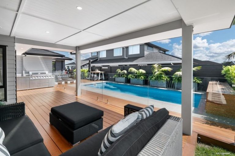 Photo of property in 16 Boocock Crescent, Orewa, 0931