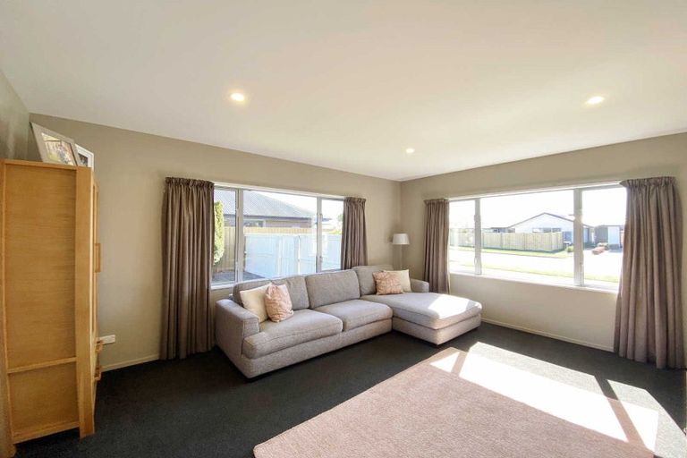 Photo of property in 11 Graycliffe Street, Halswell, Christchurch, 8025