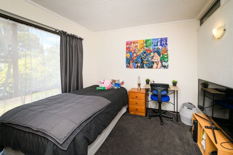 Photo of property in 6 Pukatea Place, Milson, Palmerston North, 4414