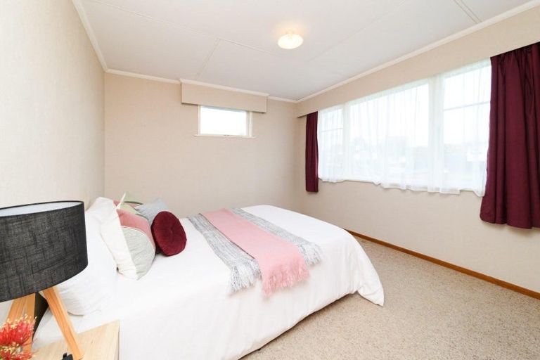 Photo of property in 25 Ruamahanga Crescent, Terrace End, Palmerston North, 4410