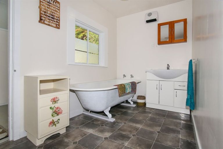 Photo of property in 42 Back Road, Granity, 7823