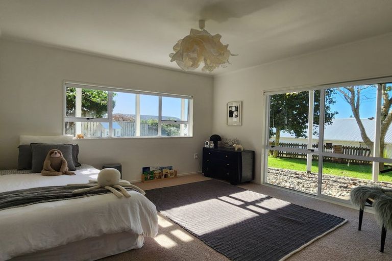 Photo of property in 22 Mcfarlane Street, Oakura, 4314