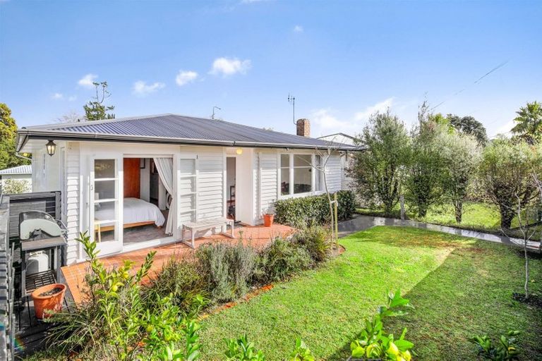 Photo of property in 48 Titoki Street, Te Atatu Peninsula, Auckland, 0610