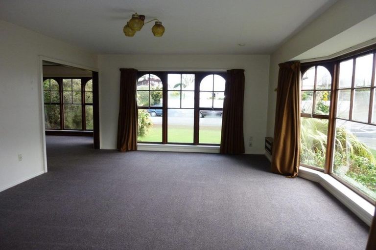 Photo of property in 12 Brookby Crescent, Avonhead, Christchurch, 8042