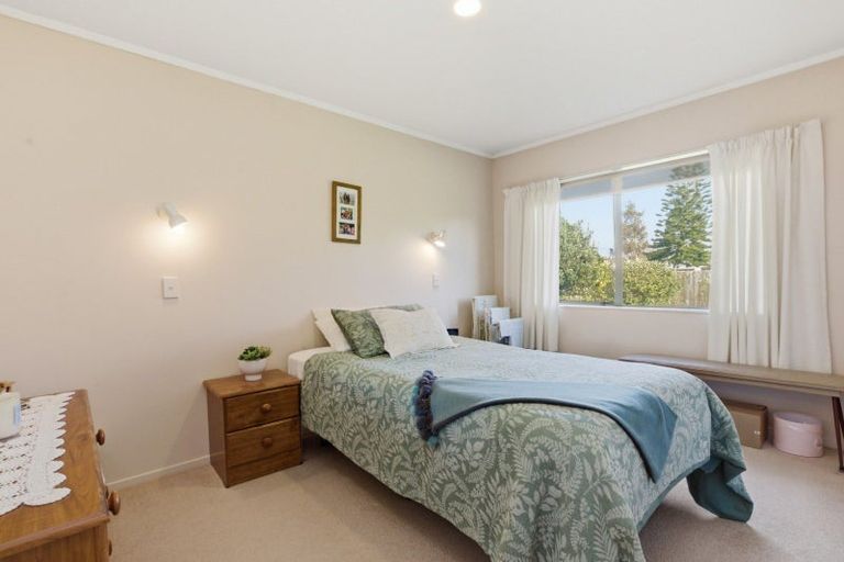 Photo of property in 8 Webb Place, Papamoa Beach, Papamoa, 3118