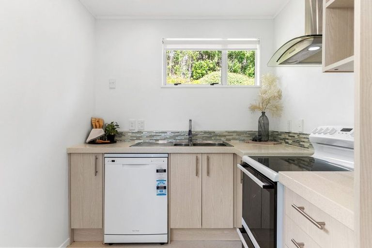 Photo of property in 5 Brydon Way, Paparangi, Wellington, 6037