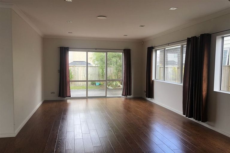 Photo of property in 21d Stamford Crescent, Flat Bush, Auckland, 2019