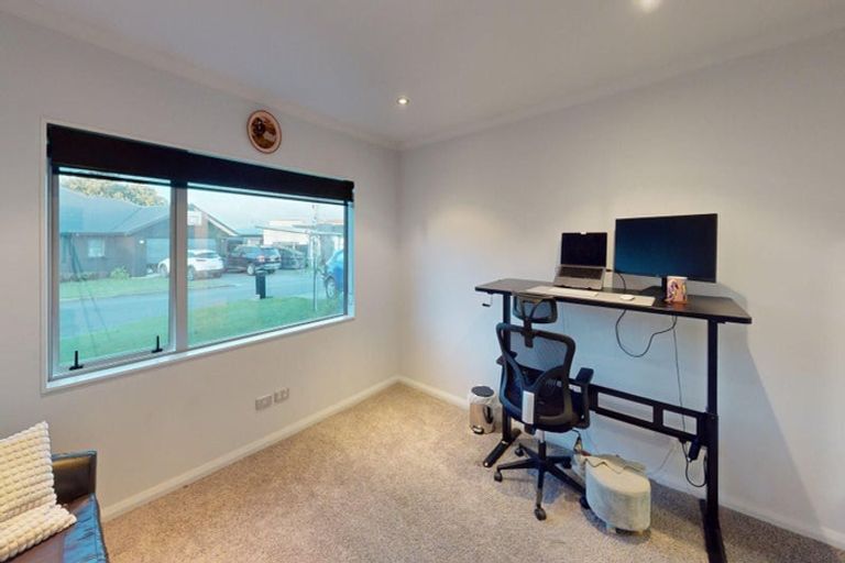 Photo of property in 6 D'urville Place, Kelvin Grove, Palmerston North, 4414