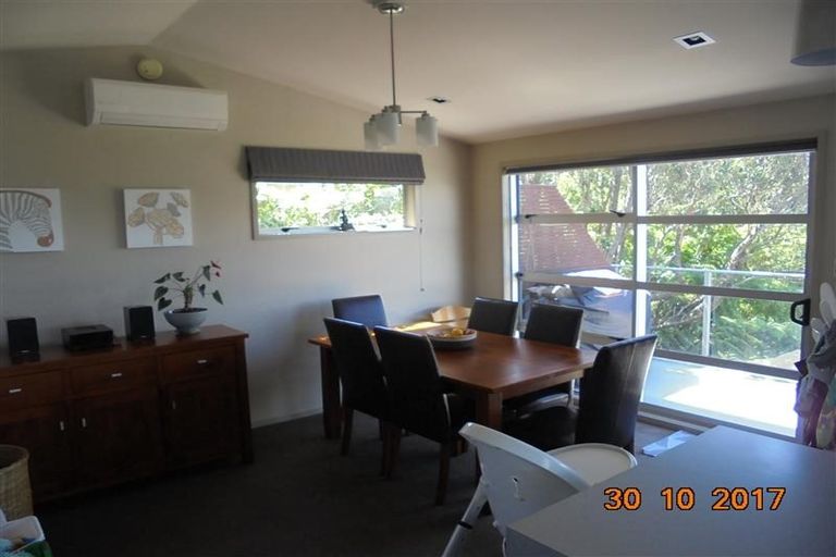 Photo of property in 10 Eastview Grove, Normandale, Lower Hutt, 5010