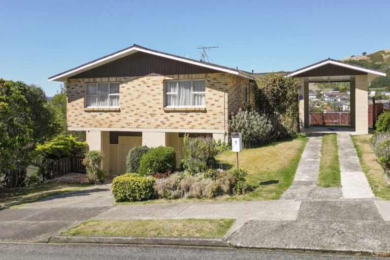 Photo of property in 7 Rembrandt Avenue, Tawa, Wellington, 5028