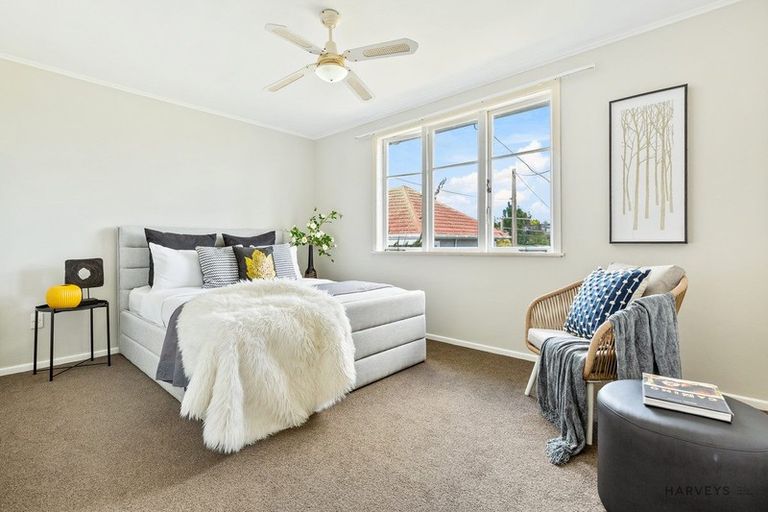 Photo of property in 2/32 Kamara Road, Glen Eden, Auckland, 0602