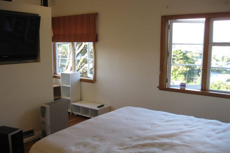 Photo of property in 93 Maupuia Road, Maupuia, Wellington, 6022