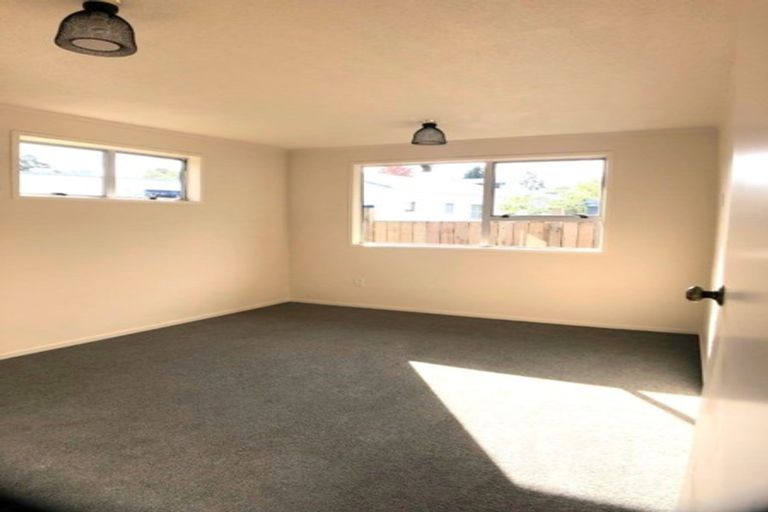 Photo of property in 1a Kamara Road, Glen Eden, Auckland, 0602