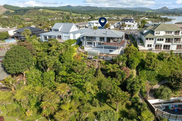 Photo of property in 133 Bruce Wallace Place, Whangamata, 3620