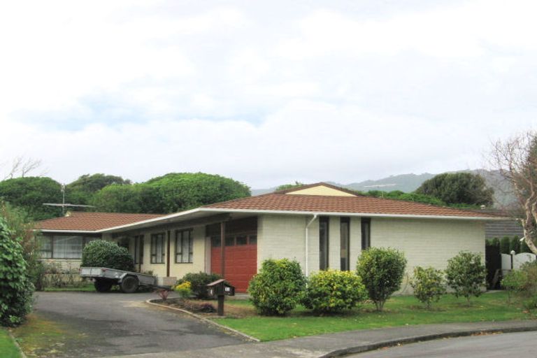 Photo of property in 19 Rawene Street, Waikanae, 5036
