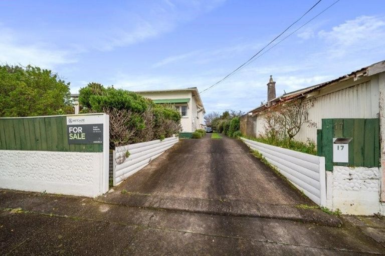 Photo of property in 17 Clifford Street, Hawera, 4610