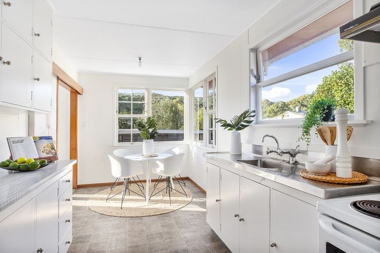 Photo of property in 17 Cardiff Crescent, Cannons Creek, Porirua, 5024