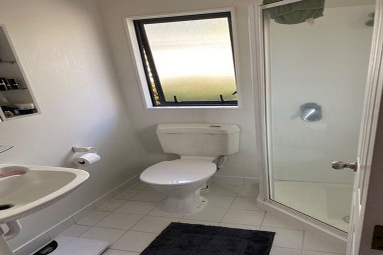 Photo of property in 20 Landsdowne Terrace, Karori, Wellington, 6012