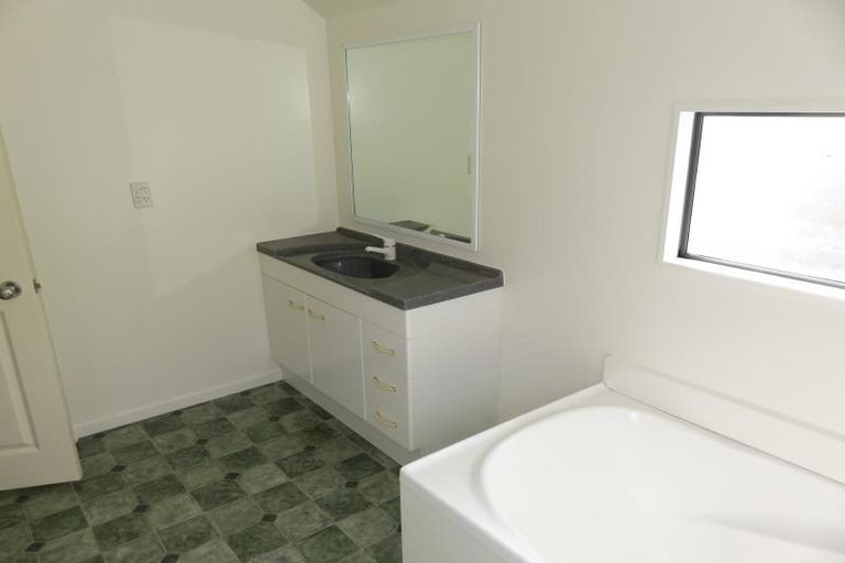 Photo of property in 43 Amesbury Drive, Churton Park, Wellington, 6037