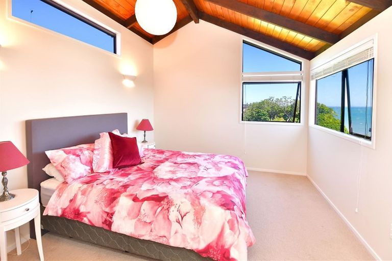 Photo of property in 71 Roberts Road, Matakatia, Whangaparaoa, 0930