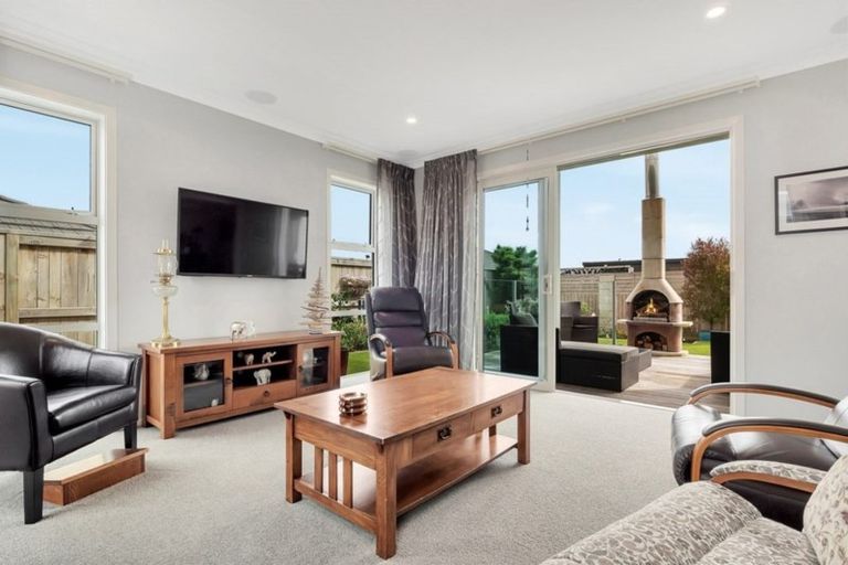 Photo of property in 43 Excelsa Place, Papamoa Beach, Papamoa, 3118