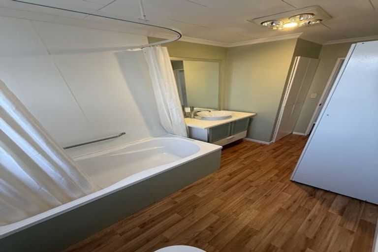 Photo of property in 340 Wellington Road, Wainuiomata, Lower Hutt, 5014