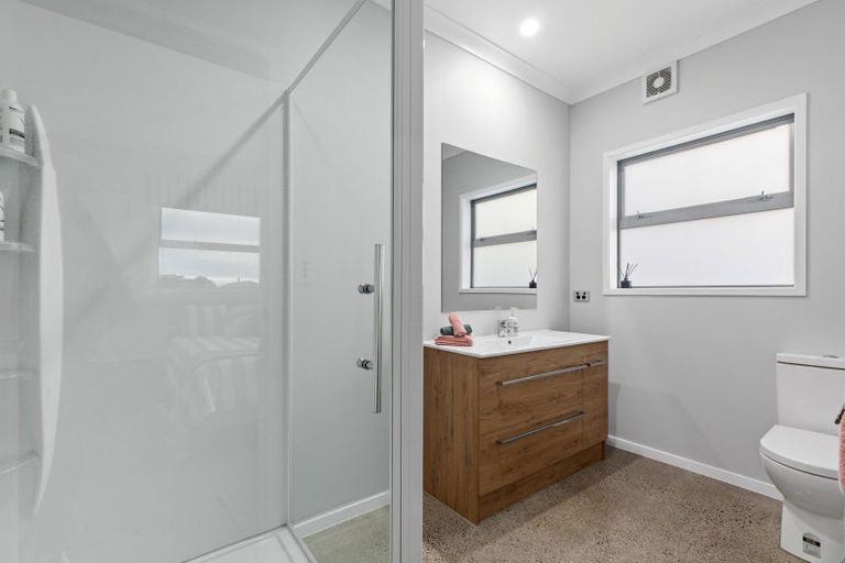 Photo of property in 111 Oteki Park Drive, Welcome Bay, Tauranga, 3112