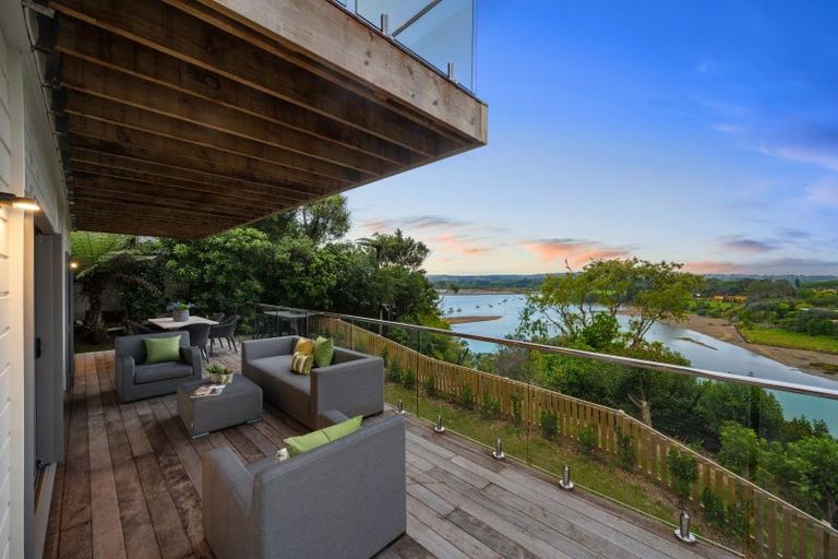 Photo of property in 41 Pohutukawa Avenue, Shelly Park, Auckland, 2014