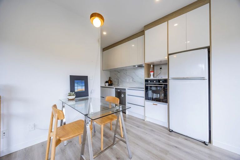 Photo of property in 1 Papa Orchard Drive, Kumeu, 0810