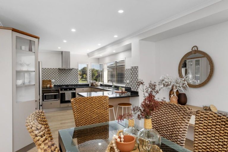 Photo of property in 27 Mcleod Place, Papamoa Beach, Papamoa, 3118