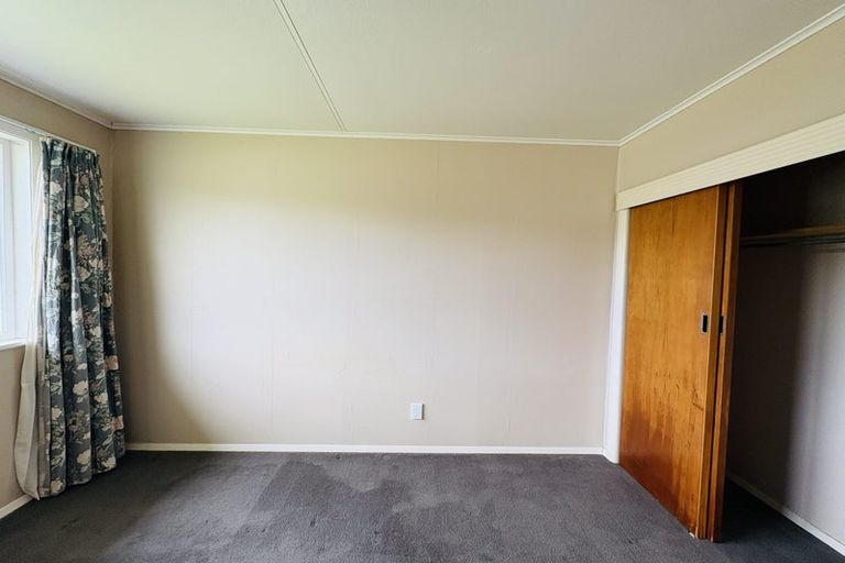 Photo of property in 80a Wikiriwhi Crescent, Awapuni, Palmerston North, 4412