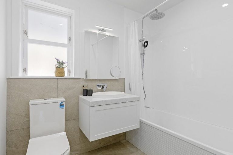 Photo of property in 162 Queen Street West, Levin, 5510