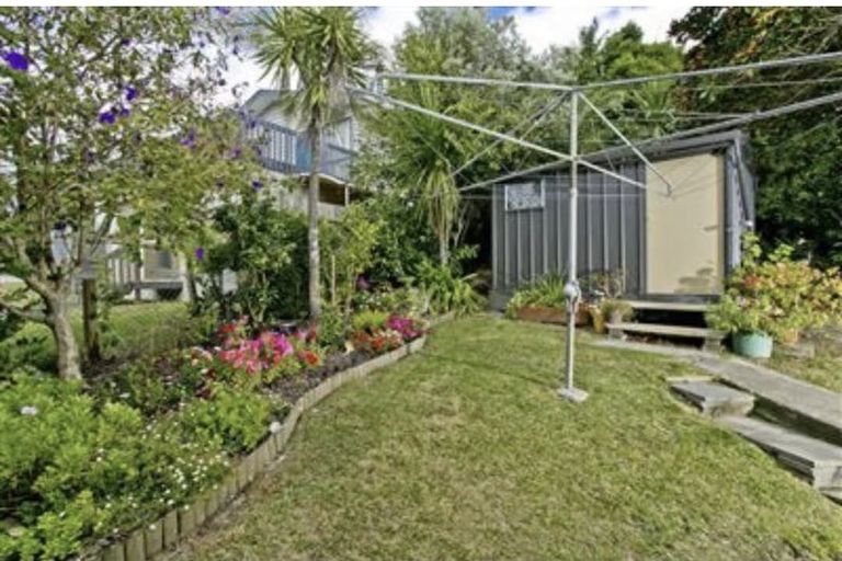 Photo of property in 16 Bruce Road, Glenfield, Auckland, 0629