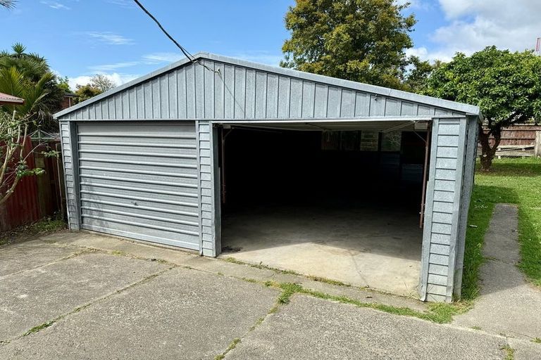 Photo of property in 46 Taipari Road, Te Atatu Peninsula, Auckland, 0610