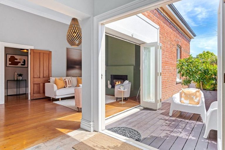 Photo of property in 14 Eversleigh Road, Belmont, Auckland, 0622