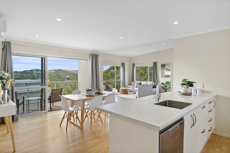 Photo of property in 10 Mewburn Rise, Karori, Wellington, 6012