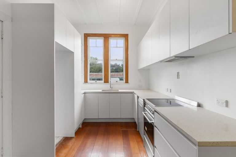 Photo of property in 50 Woodglen Road, Glen Eden, Auckland, 0602