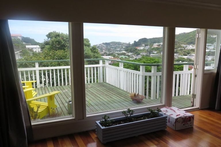 Photo of property in 28 Melbourne Road, Island Bay, Wellington, 6023