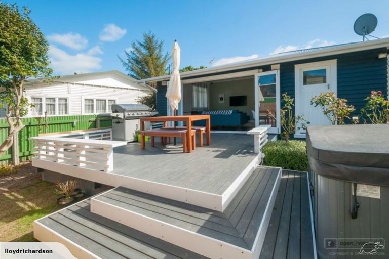 Photo of property in 39 Cambridge Terrace, Waiwhetu, Lower Hutt, 5010
