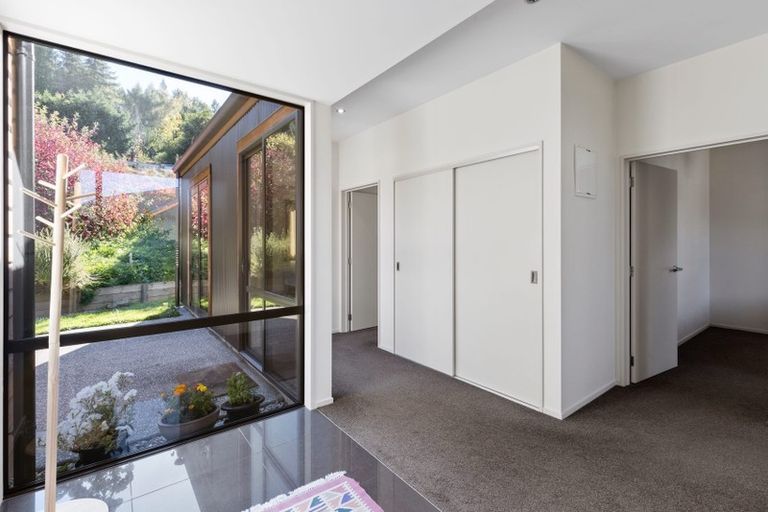 Photo of property in 16 Harrys Close, Arthurs Point, Queenstown, 9371