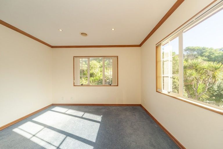 Photo of property in 15 Amesbury Drive, Churton Park, Wellington, 6037